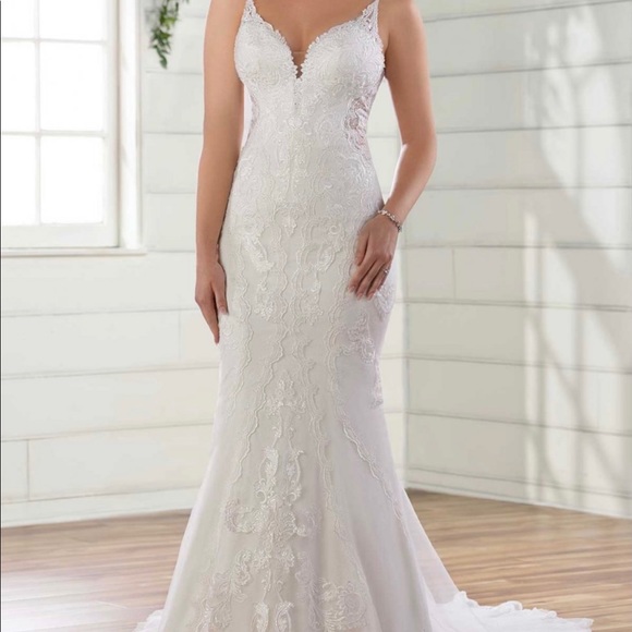 Essense of Australia Gown - Picture 5 of 9